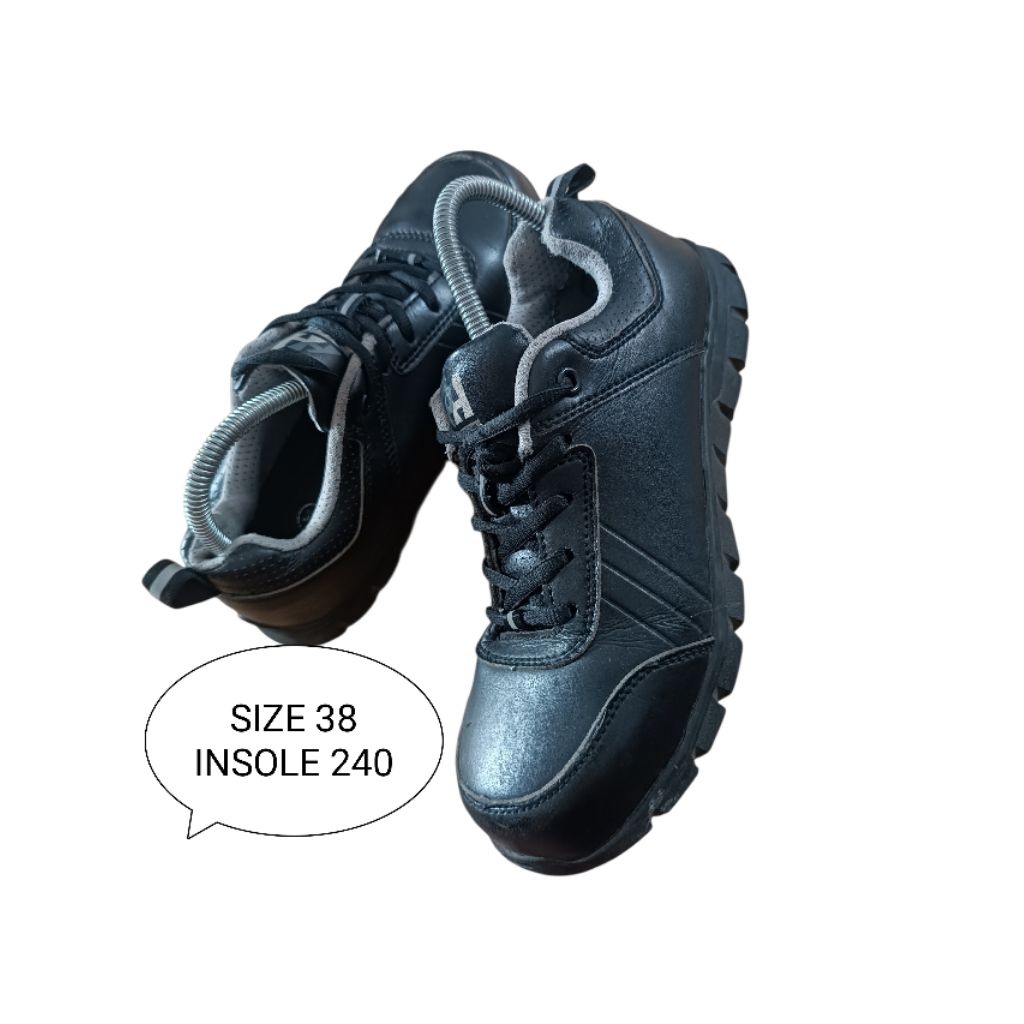 SEPATU SAFETY KULIT SIZE 38 PRELOVED