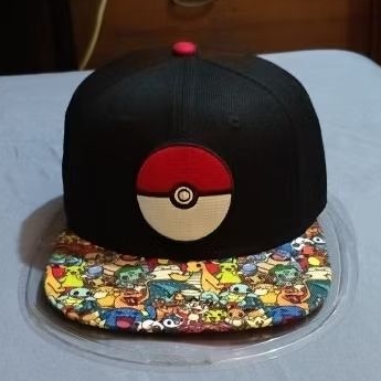 Topi Pokemon, visor aop, logo bordir, Snapback osfm, official tag.sz awal 56cm.