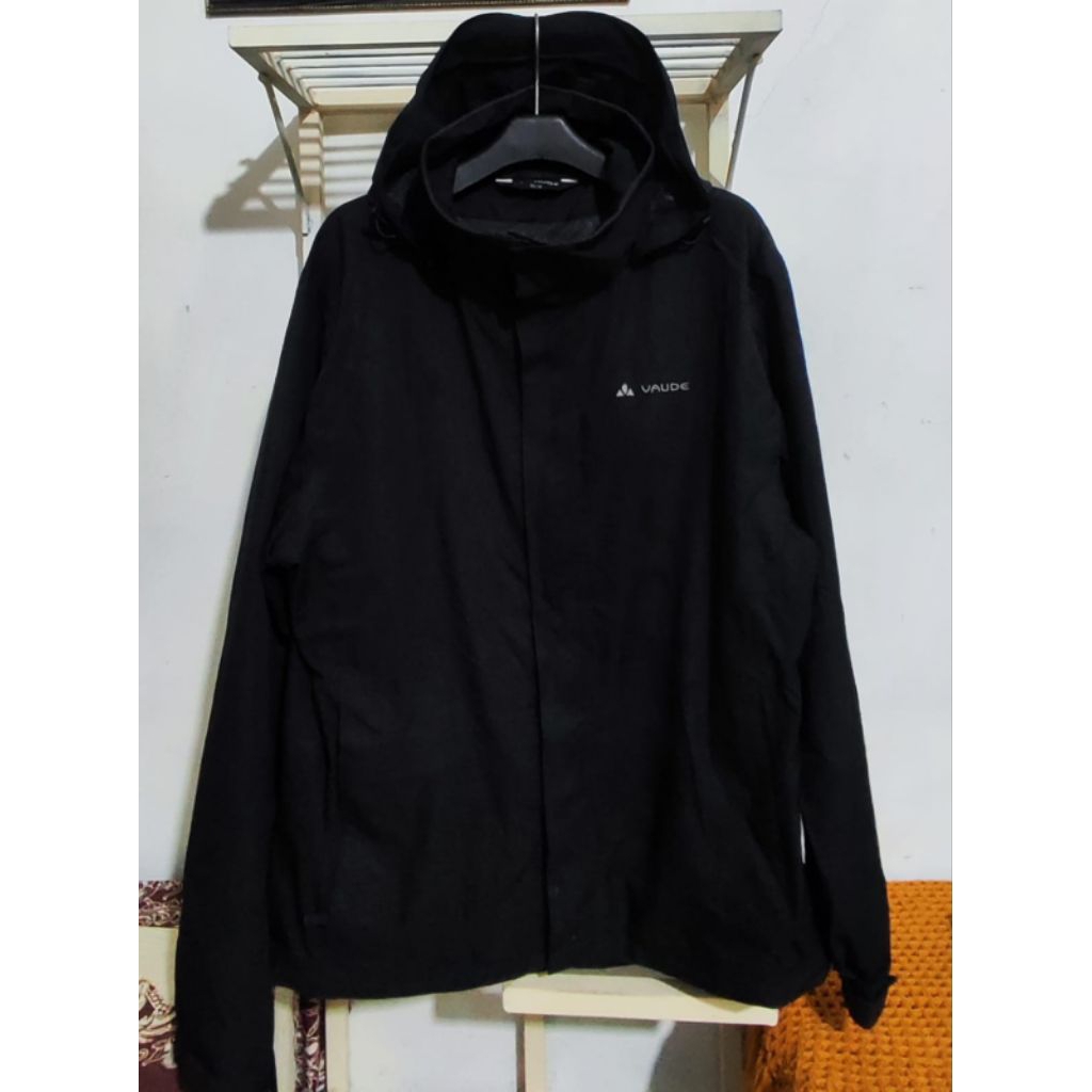 Jacket Outdoor Vaude Hitam
