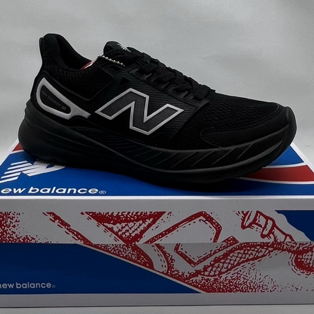 SEPATU SEKOLAH WARNA HITAM PUTIH BLACK WHITE / SEPATU LARI / SNEAKERS RUNNING PRIA/WANITA