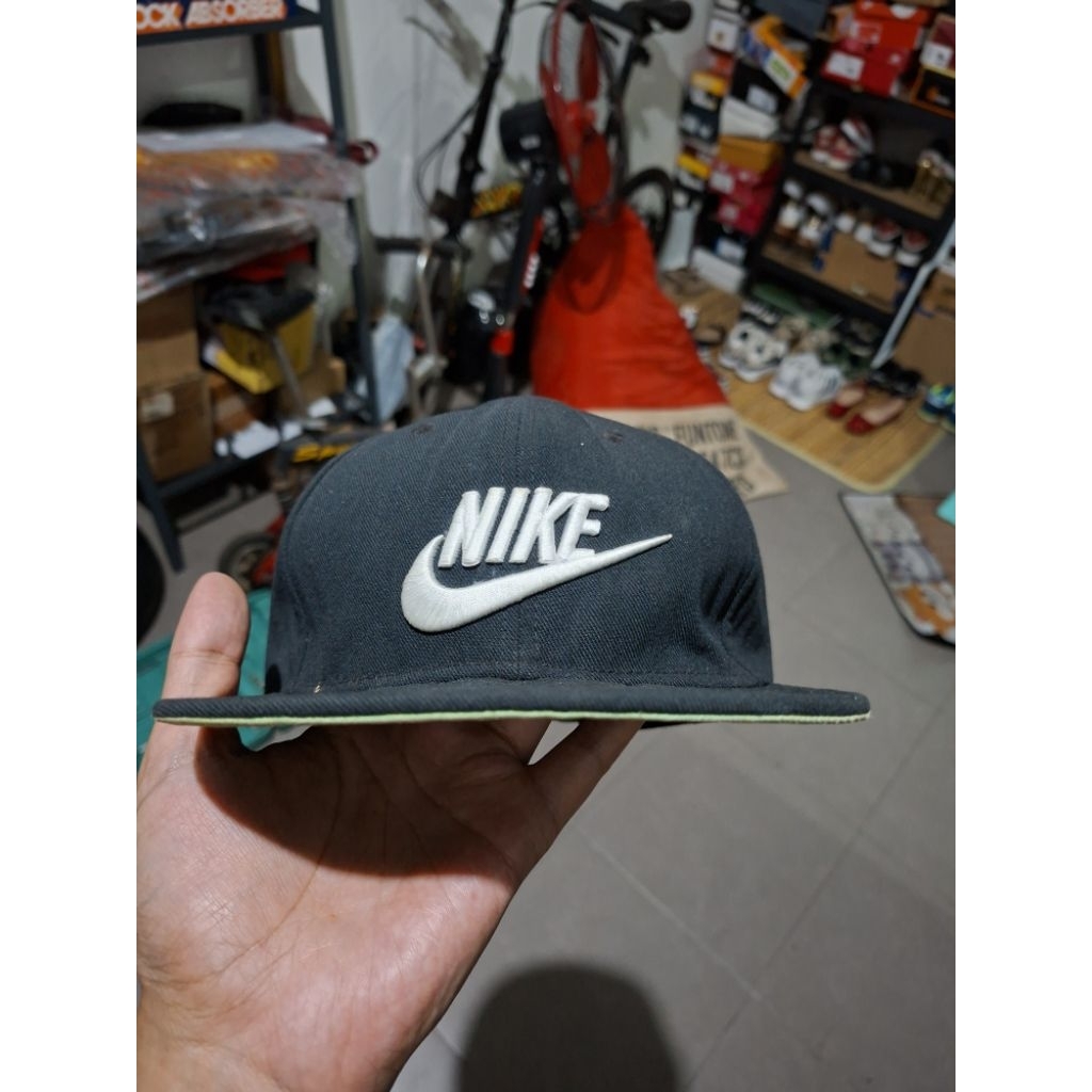 topi snapback nike