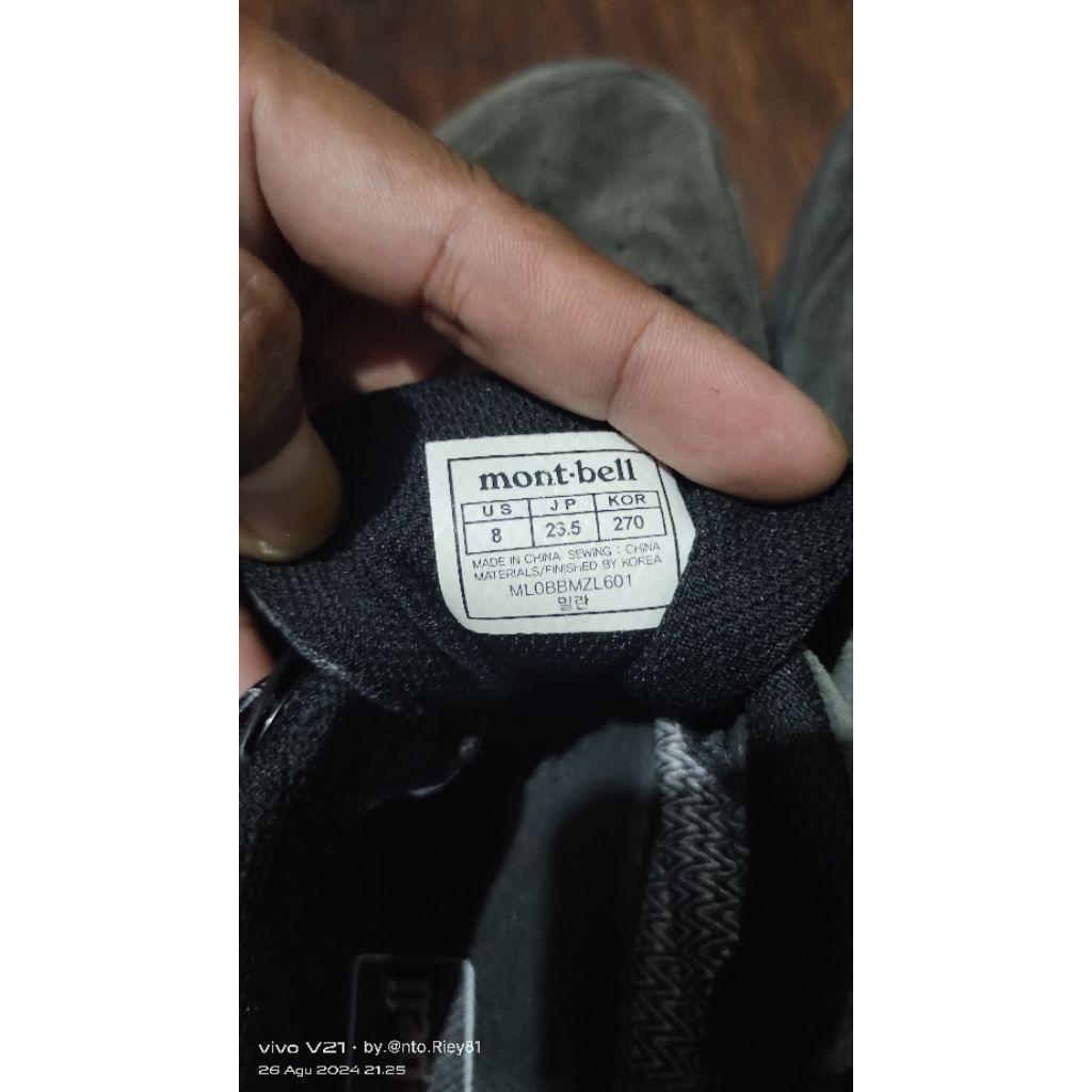 Sepatu montbell second