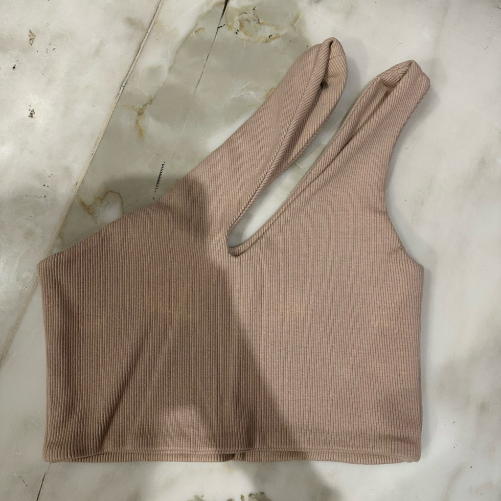 PRELOVED Everyday Claude Crop Top Beige Baju Tank Off Shoulder Cream Krem