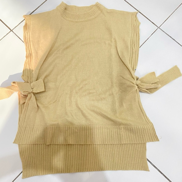 Vest rajut cream tanpa lengan, tali samping