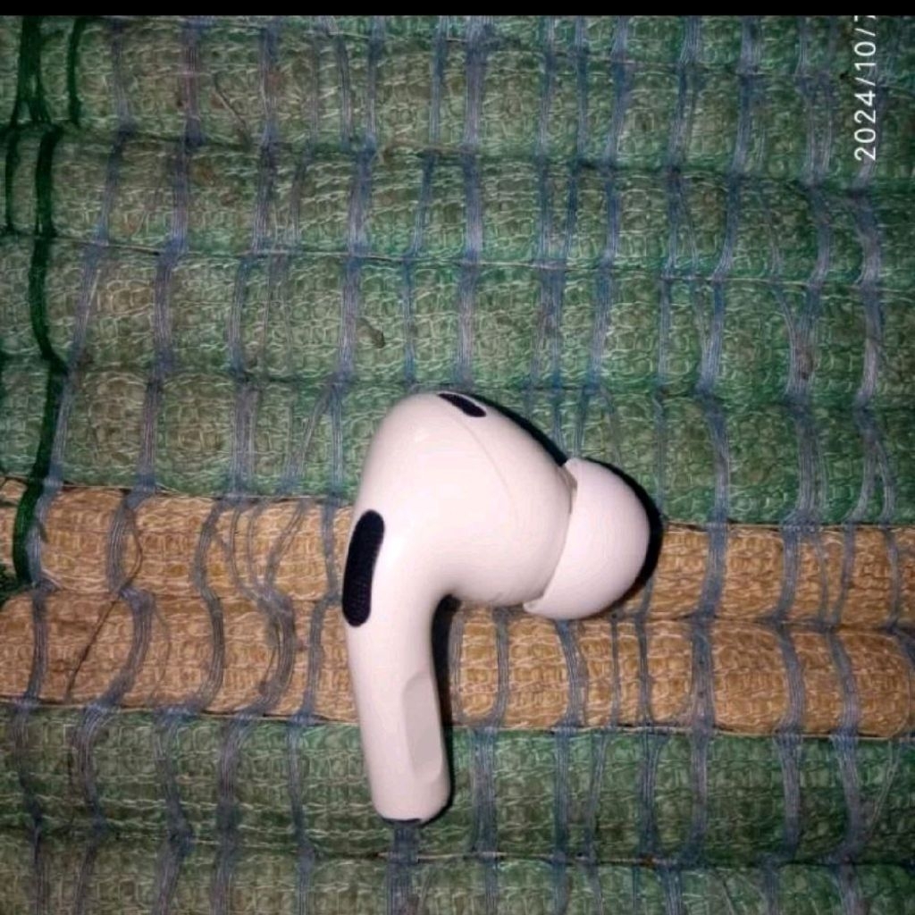 Airpods pro gen 2 lightning,Original minus earpiece #rusak /drop batre hanya sebelah kiri (L), secon