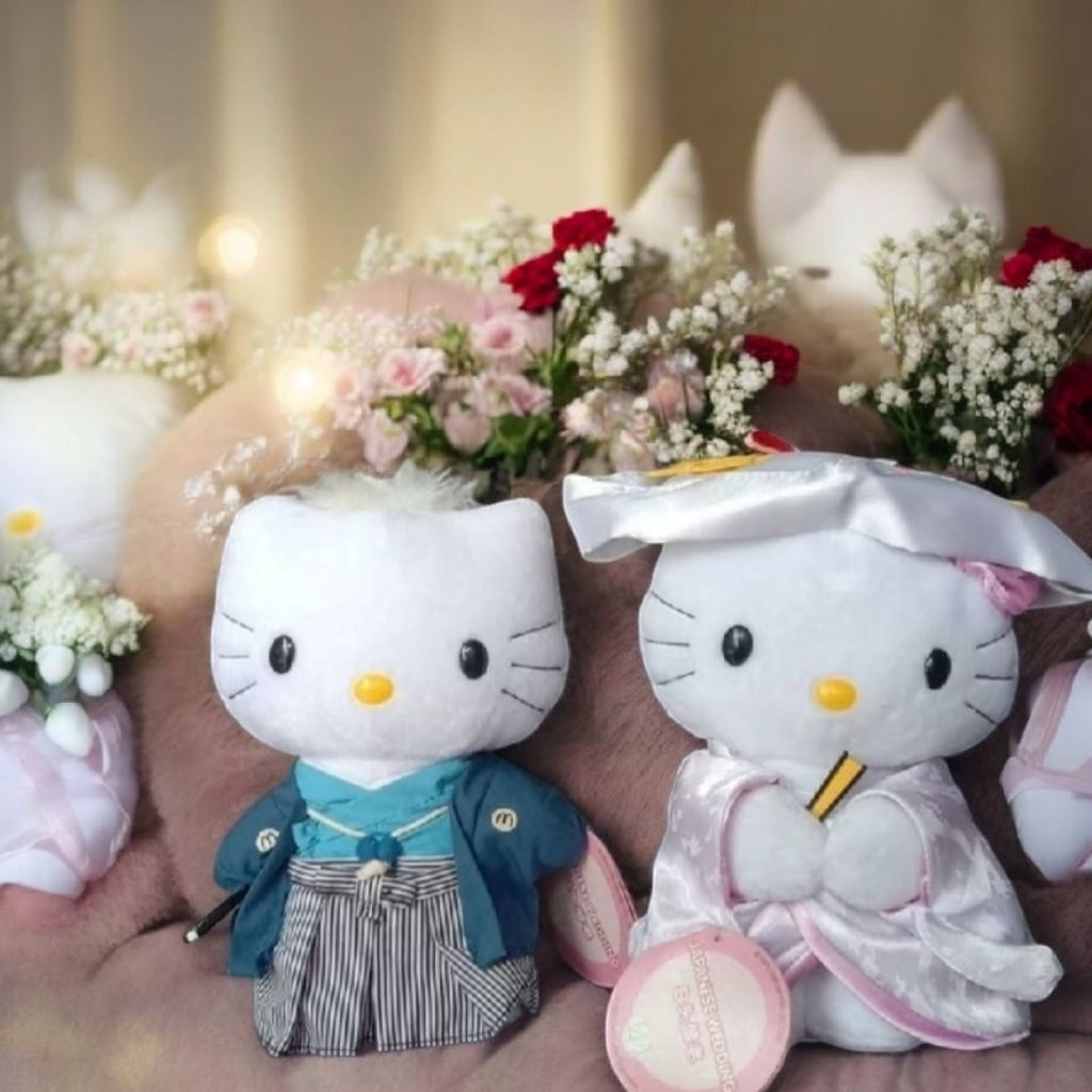 boneka hello kitty pengantin jepang