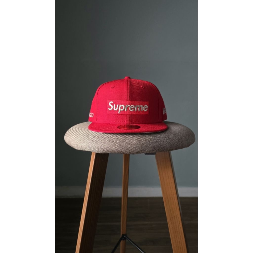 TOPI NEW ERA 59FIFTY x SUPREME $1M METALLIC BOX LOGO