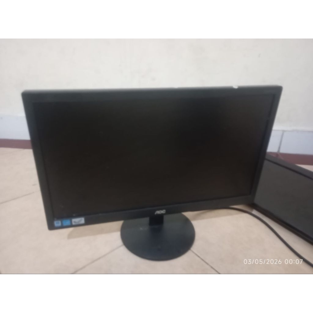 MONITOR LED bekas