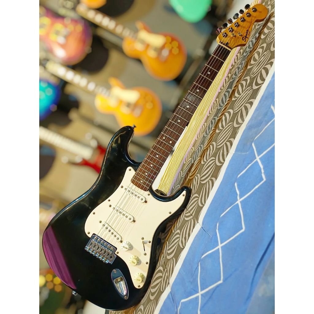 Squier Stratocaster Bullet in Black Original Upgrade
