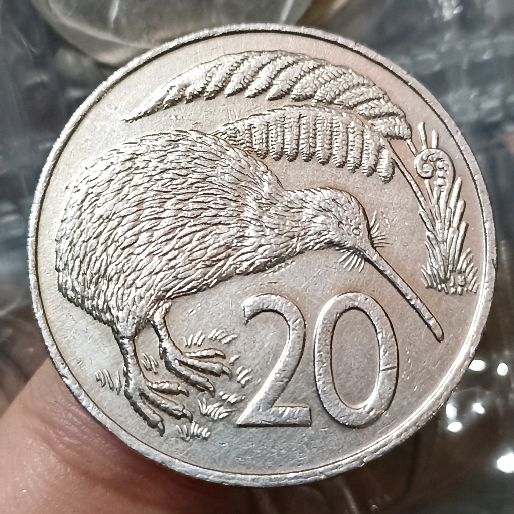 Koin Kuno New Zealand 20 Cents -  Elizabeth 2 Kiwi Tahun 1988
