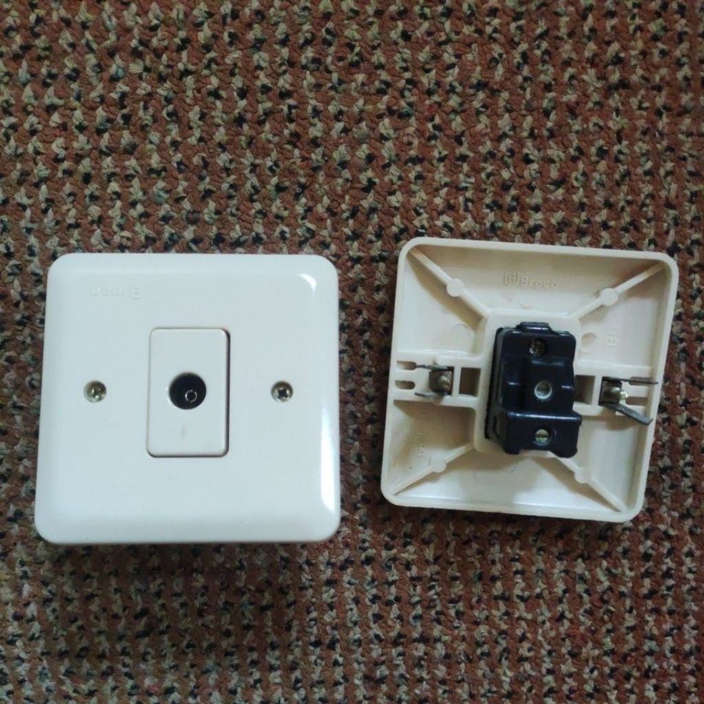 Stok Kontak Antena TV Broco New Gee Bekas