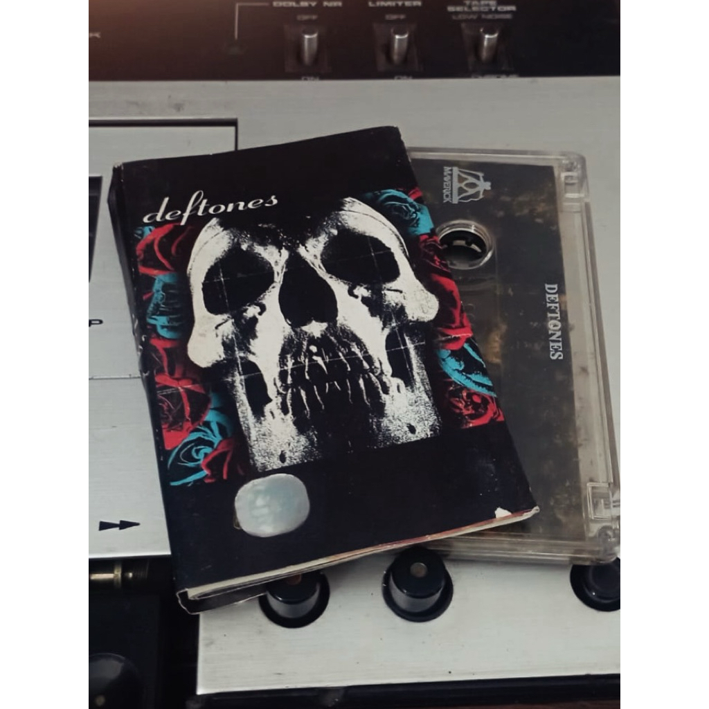 kaset pita deftones album self titled