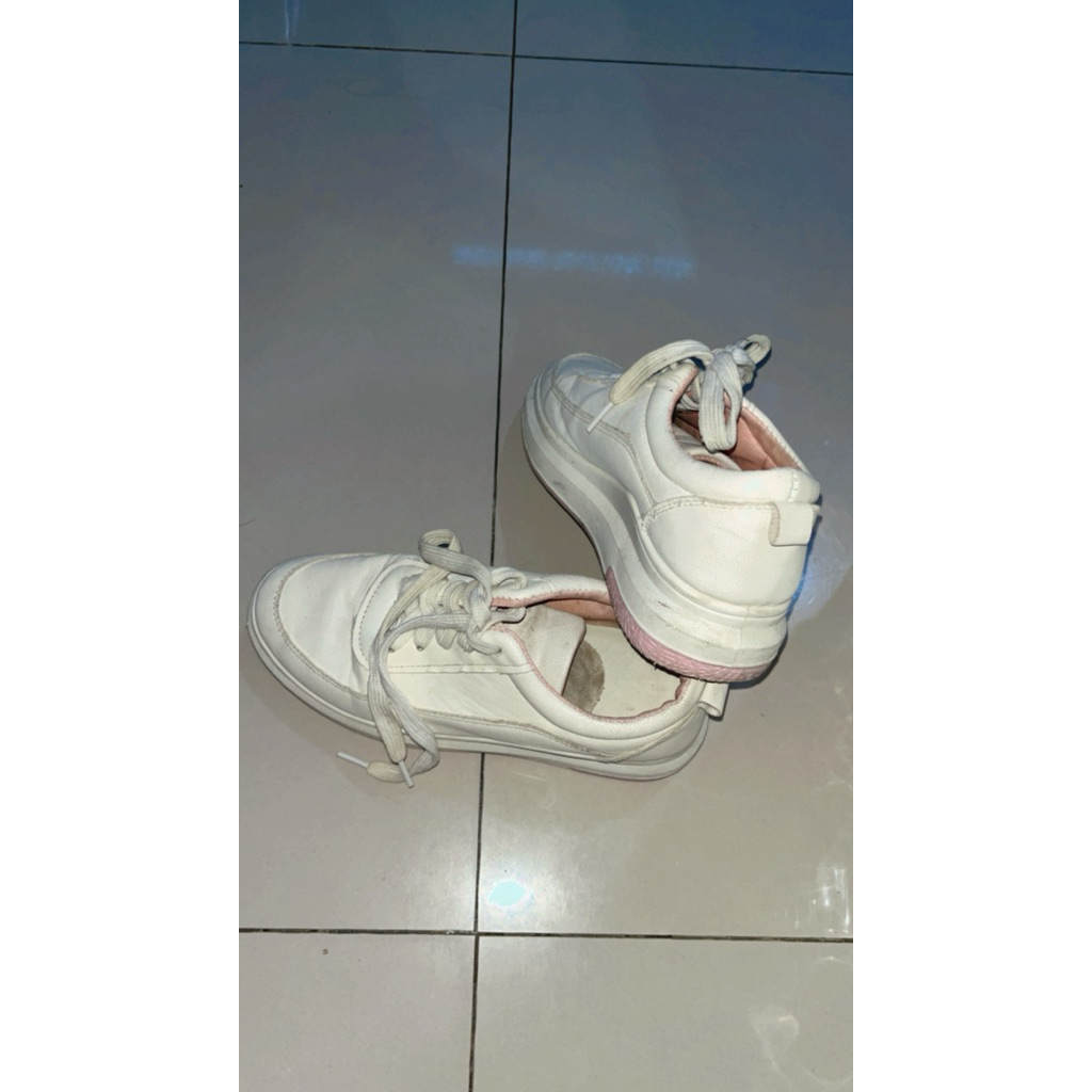 preloved sepatu pvn