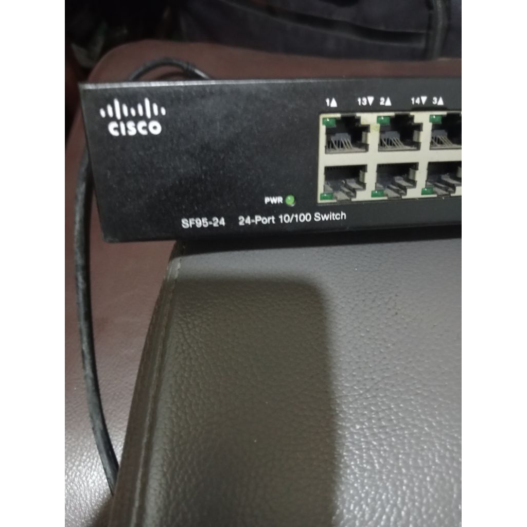 Cisco sf 95 24 pport  switch hub.internet wifi router normal bekas pakai 24 port