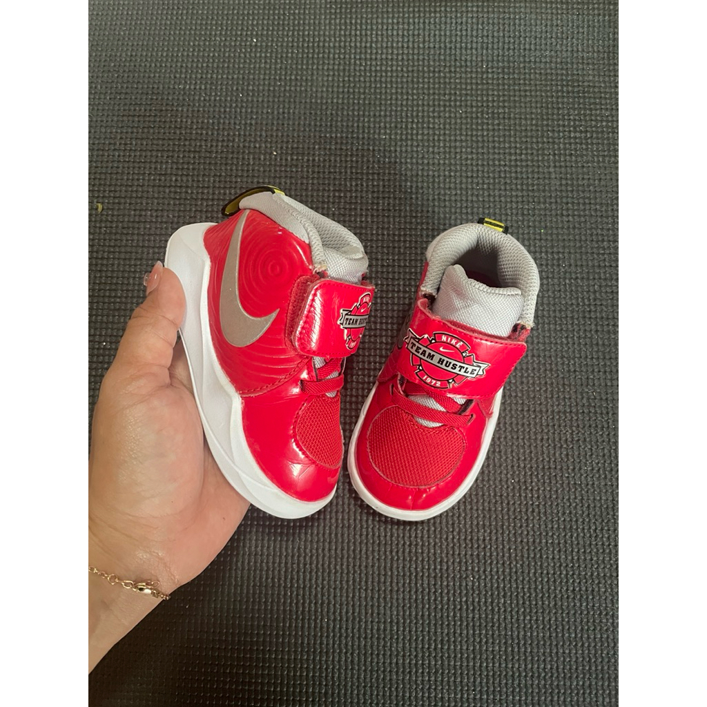 Sepatu Nike Team Hustle size 22 insole 12cm