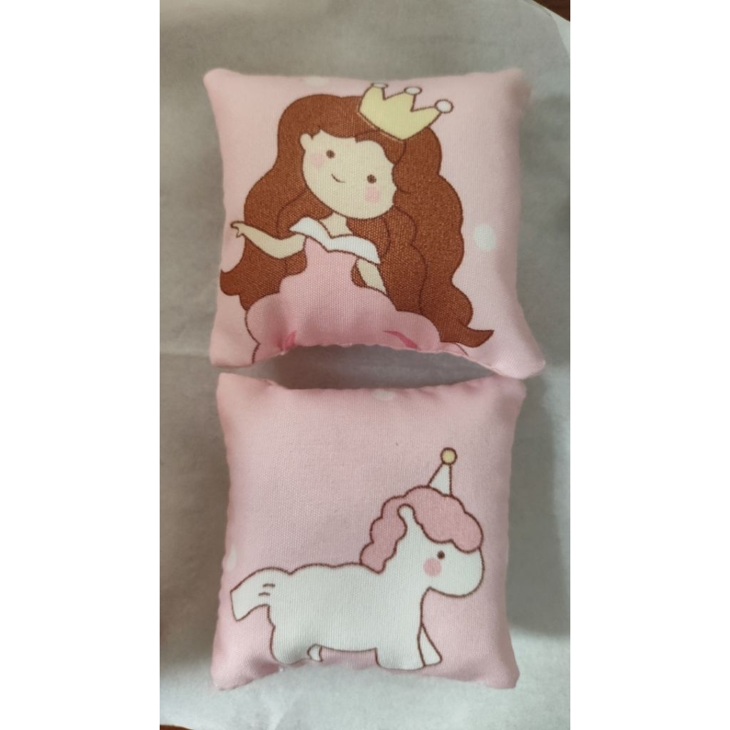 Miniatur bantal sofa boneka aksesoris Barbie