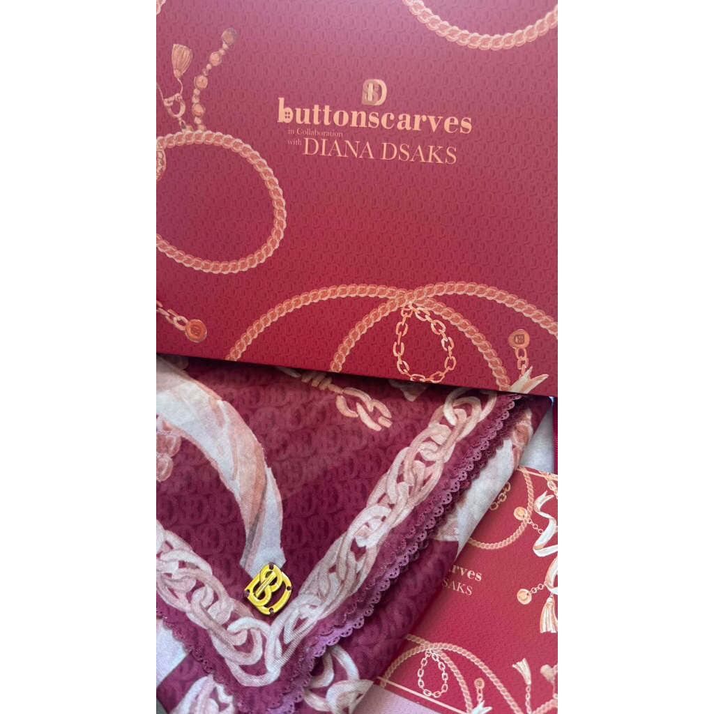 Preloved Buttonscraves chain 1.0 Rubby