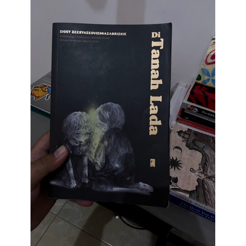 Novel di Tanah Lada