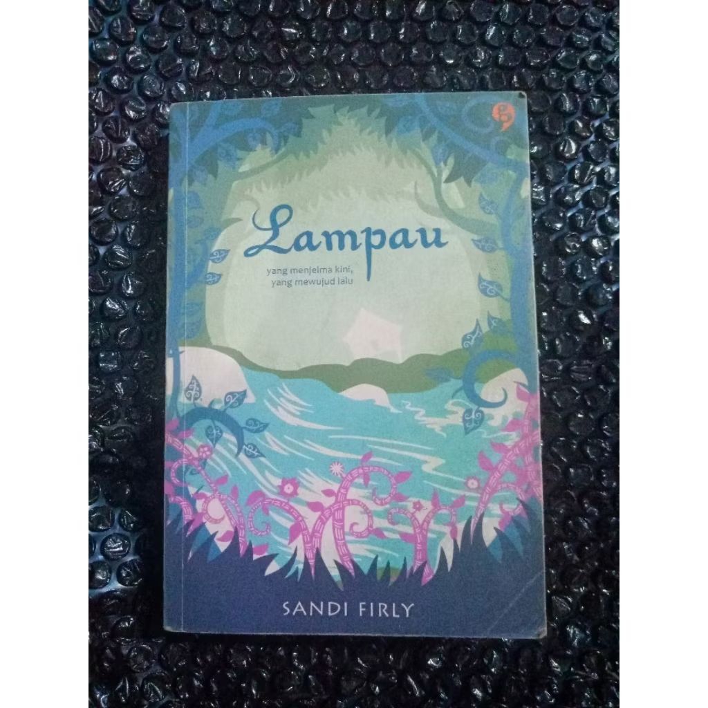 Novel Lampau / Sandi Firly / 345 Halaman (Halaman 1 Ada Coretan Nama Pemilik Lama)