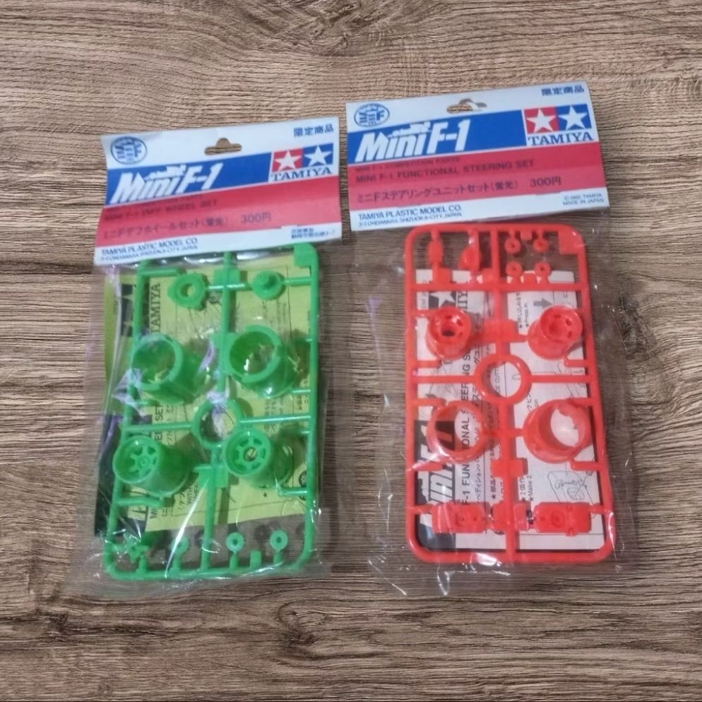 TAMIYA MINI F-1 DIFF WHELL SET (GREEN) + TAMIYA MINI F-1 FUNCTIONAL STEERING SET (ORANGE) (2PCS)