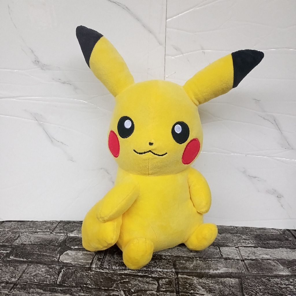 BONEKA POKEMON PIKACHU PEGANG EKOR / OFFICIAL MERCHANDISE POKEMON PIKACHU BANPRESTO PLUSH