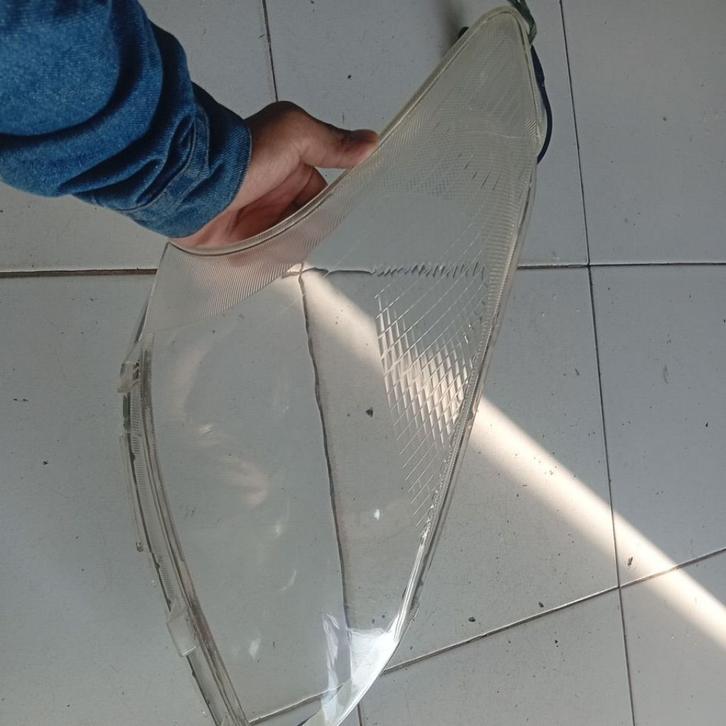 jual mika lampu avanza taun 2012 barang original kanan