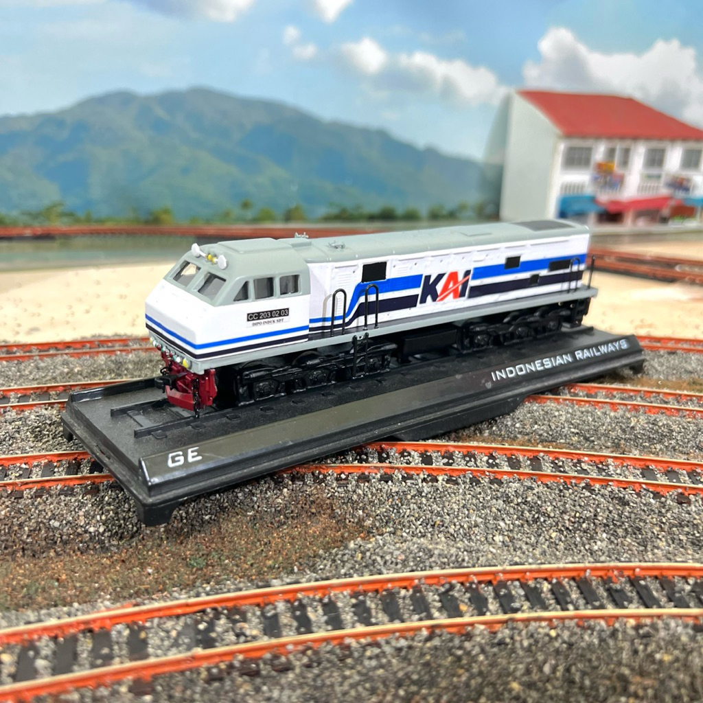 Miniatur Kereta Api / Lokomotif CC 203 02 SDT Spesial Livery White & Blue Skala HO Low Detail