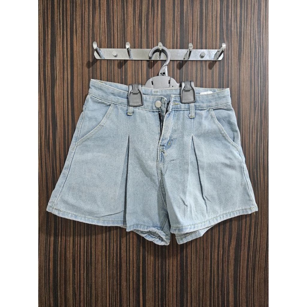 PRELOVED SECOND CELANA PENDEK JEANS WANITA SIZE S DENIM SHORT PANTS WOMAN