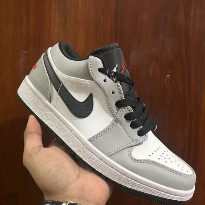 sepatu sneakers pria/wanita jordan low smok grey