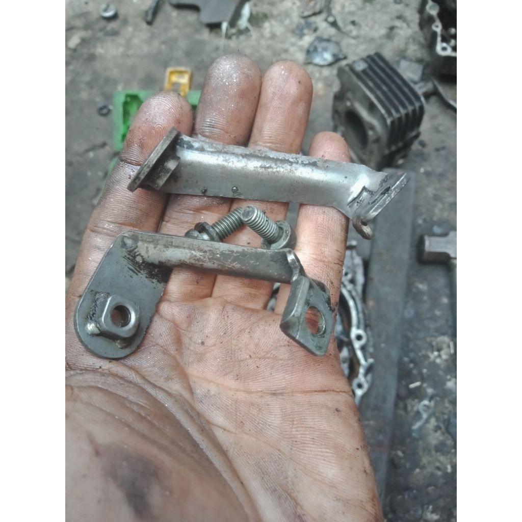 braket  sayap smash 110