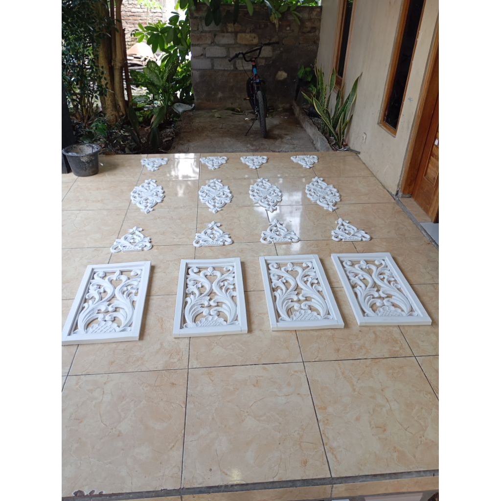ornamen tiang untuk satu set ukir spon