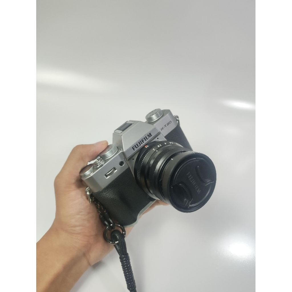 Fujifilm XT20 XT-20 Bekas Second + Lensa Fujinon XF 35MM F2 Mulus