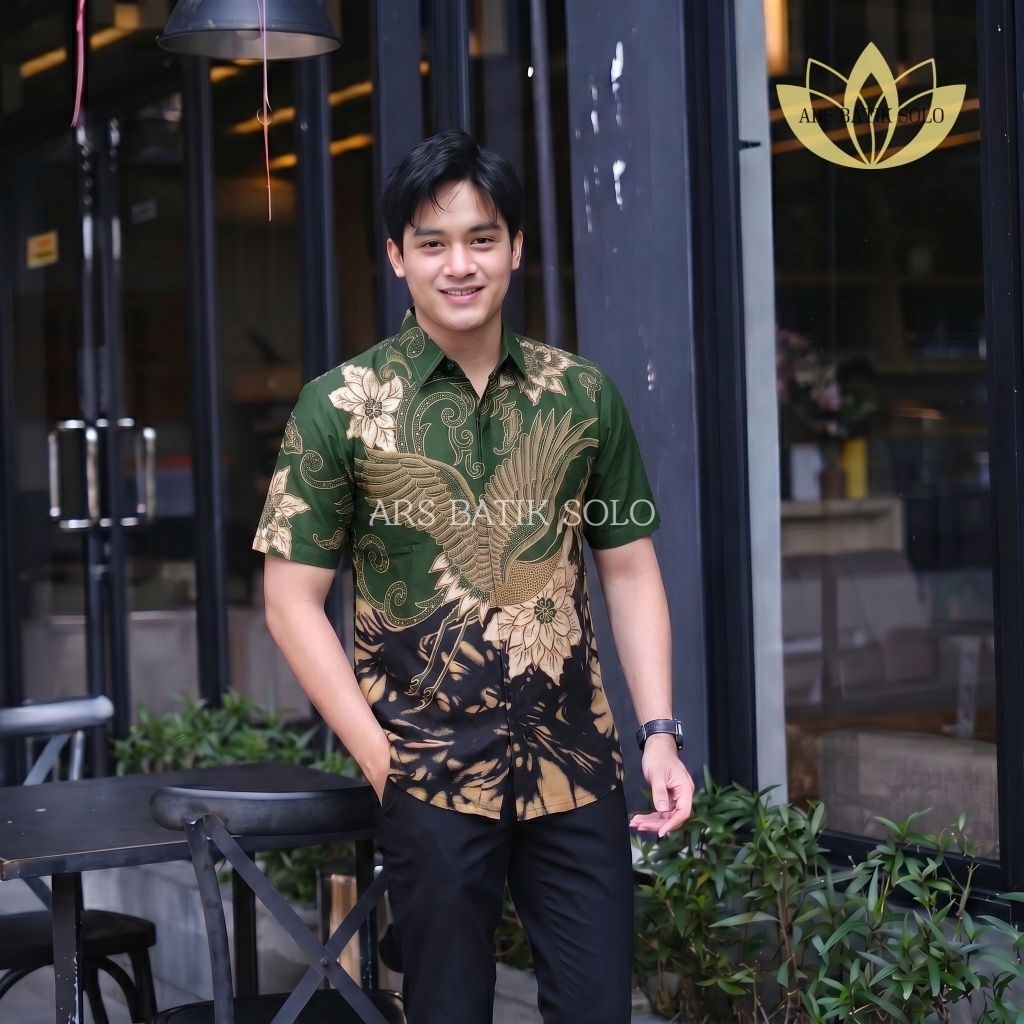 Batik pria slimfit motif MAHADIPA Hijau botol Hem batik pria - Kemeja batik pria lengan pendek - pan