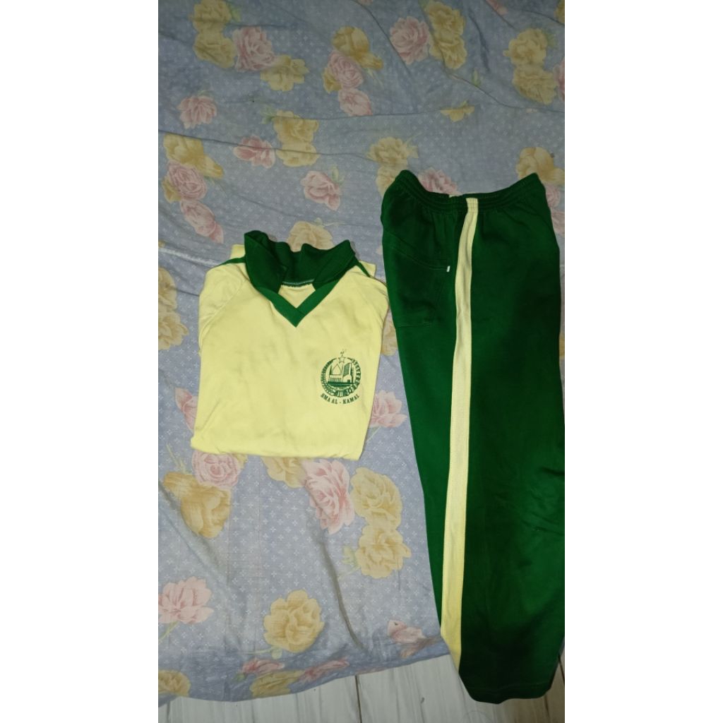 Seragam Olahraga Preloved/Bekas SMA