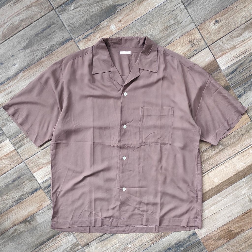 GU UNIQLO KEMEJA OPEN COLLAR PRELOVED