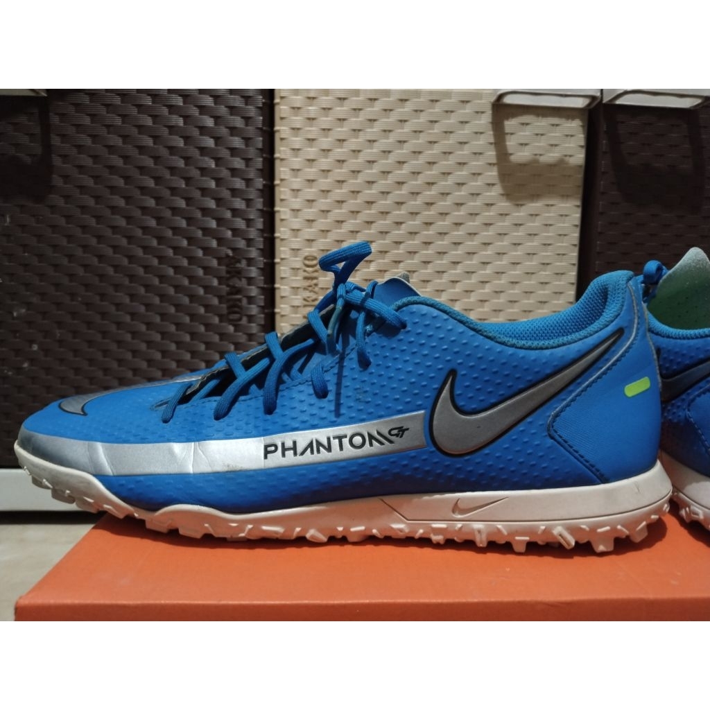 sepatu futsal NIKE PHANTOM GT CLUB TF