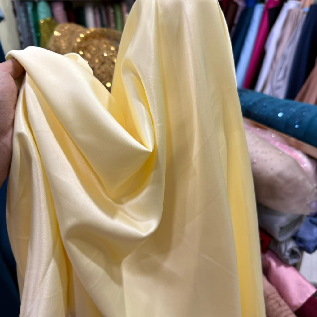 bahan polosan butter yellow satin silk/ bahan Dior bredsmend batter yellow premium