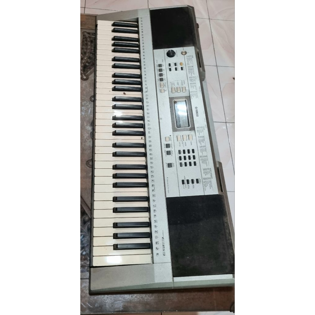 Yamaha PSR E353