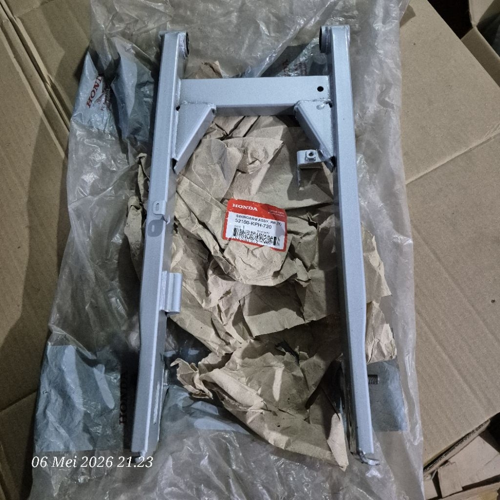 swing arm rear arm honda karisma 125 original ahm honda 52100-kph-720