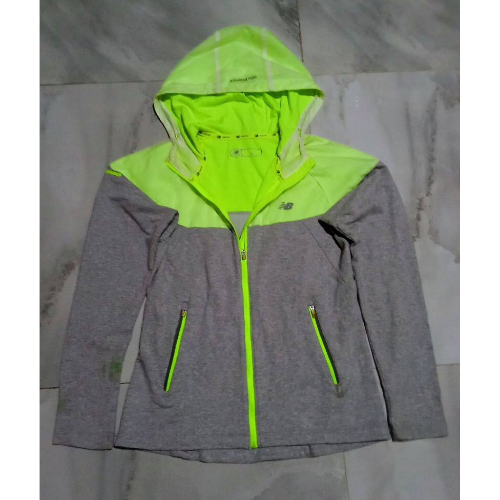 new balance running jacket