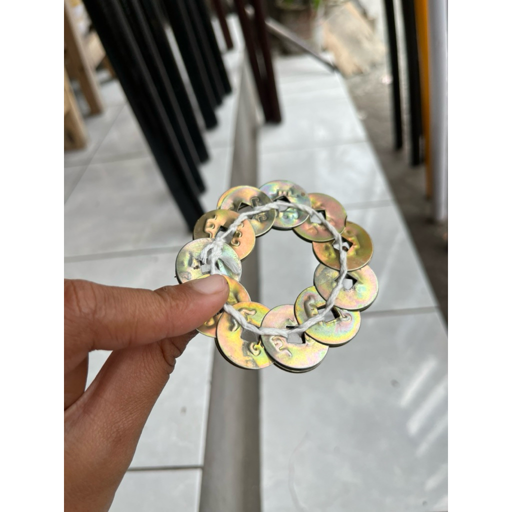 Pis Bolong Untuk Daksina/Isi 33 buah