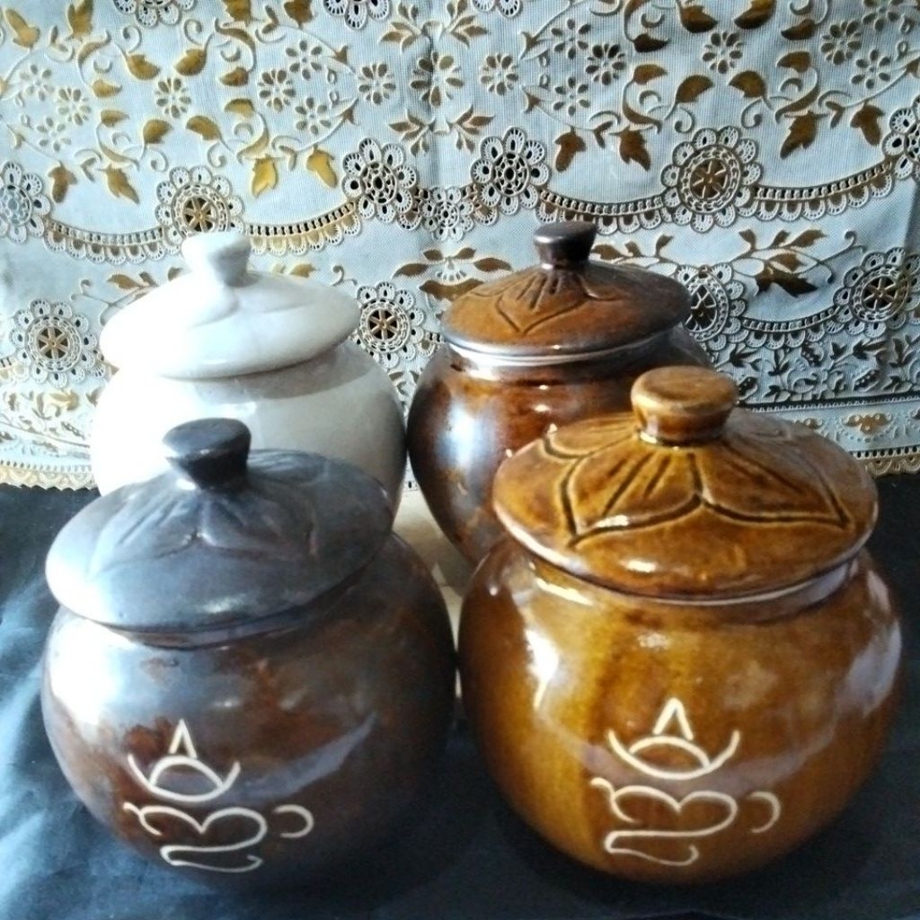 guci keramik diameter 12 cm lengkap dengan tutup nya
