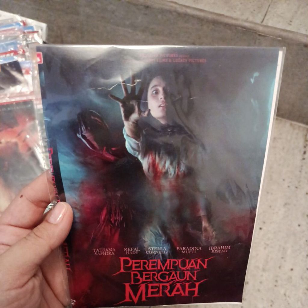 perempuan bergaun merah film horror indo