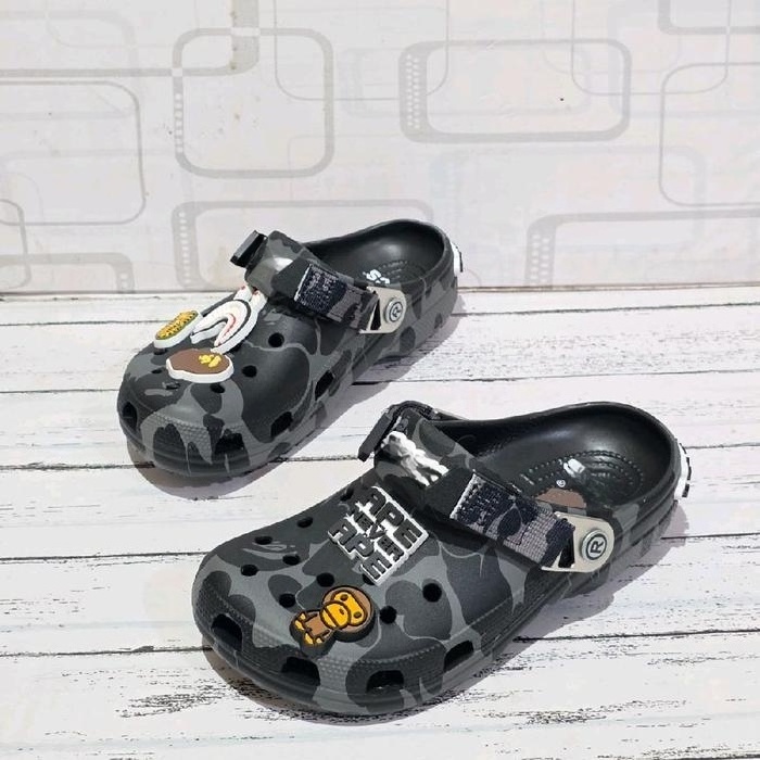 HOT DEALS HOT DEALS CROCsS X BAPE/Sandal CROCsS X BAPE/Sandal Pria/CROCsS Pria (CROCS CLASSIC X