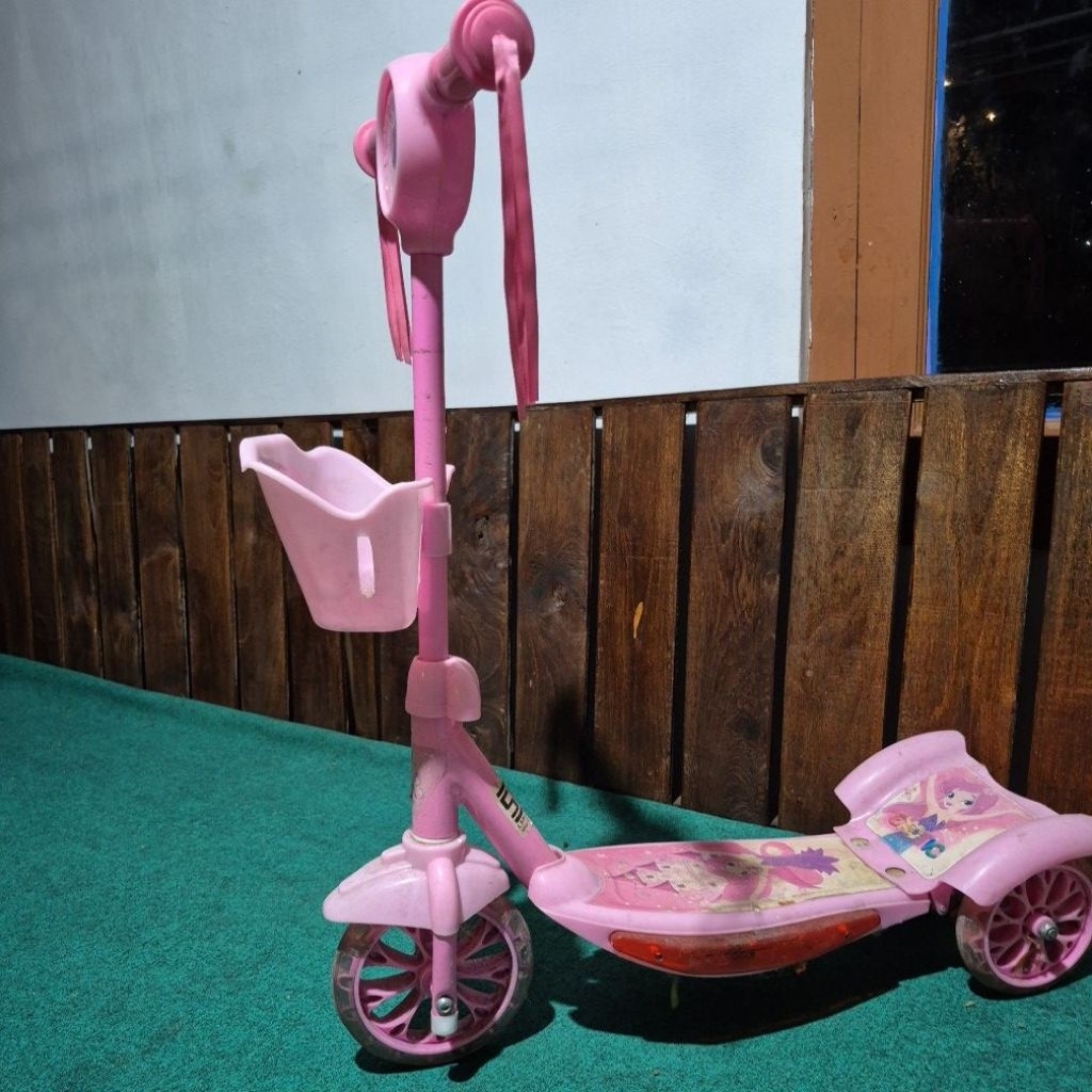 preloved scooter pink exotic