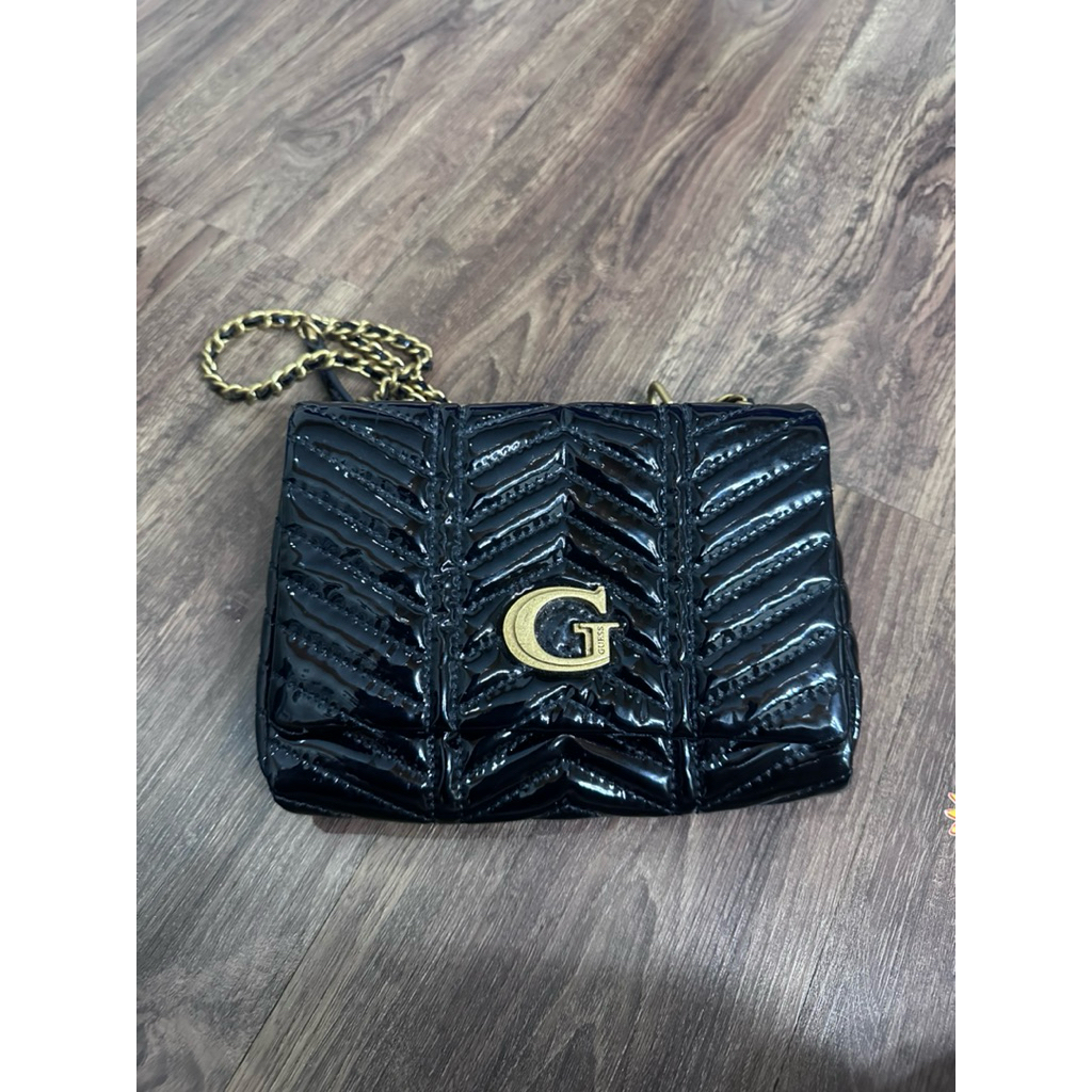 preloved guess tas hitam sling rantai