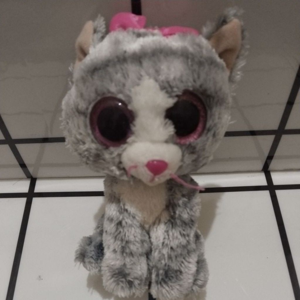 boneka kucing mabel