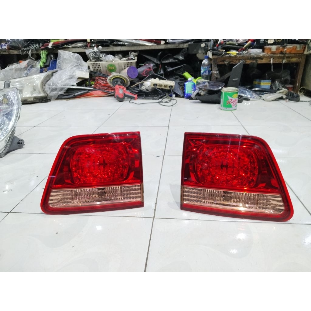 reflektor bagasi Fortuner 2005-2008 original. lampu bagasi Fortuner 2005-2008 original