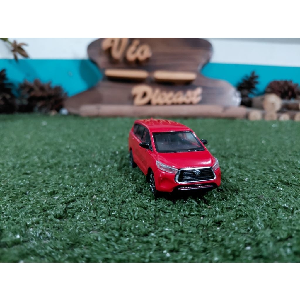 Diecast Miniatur Toyota Innova Reborn 2022 skala 1:64