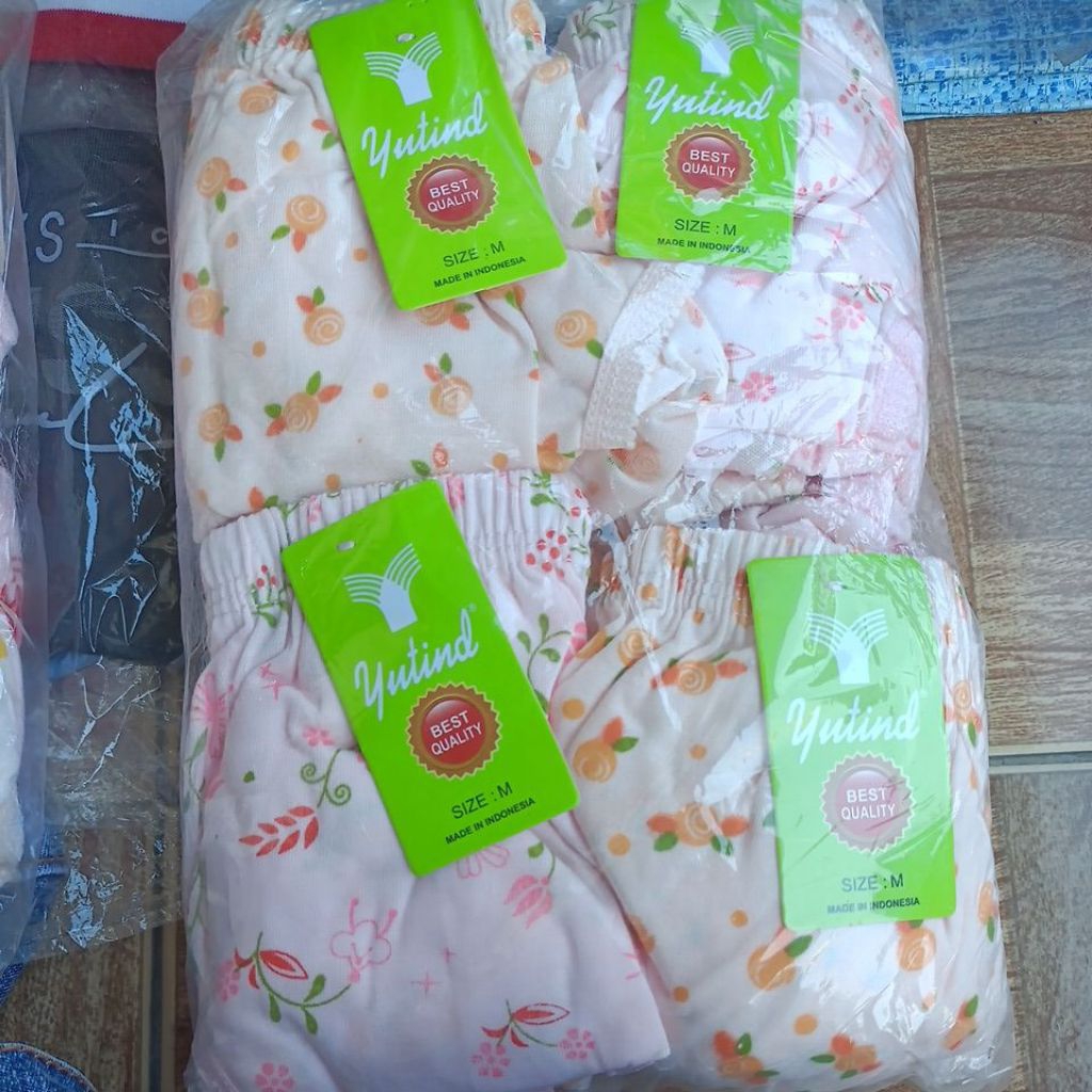 CD wanita "Yutind"
